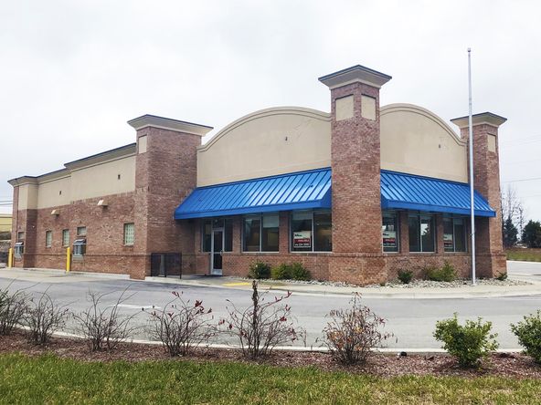 Freestanding Restaurant: 597 S Dixie Boulevard, Radcliff, KY 40160